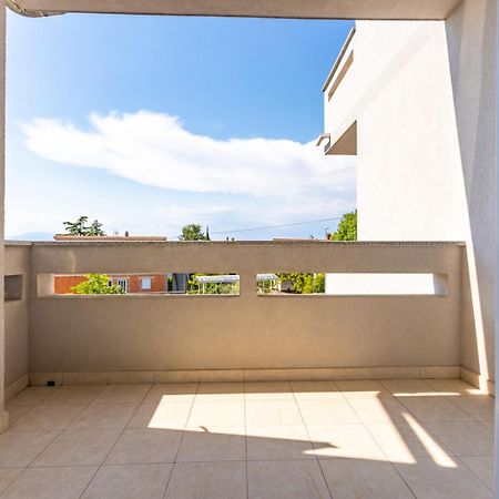 Apartment Demo Malinska Exterior photo
