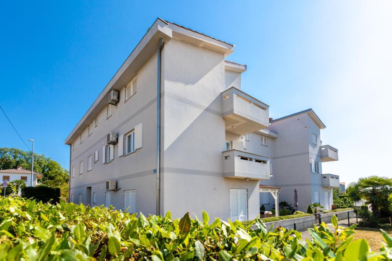 Apartment Demo Malinska Exterior photo